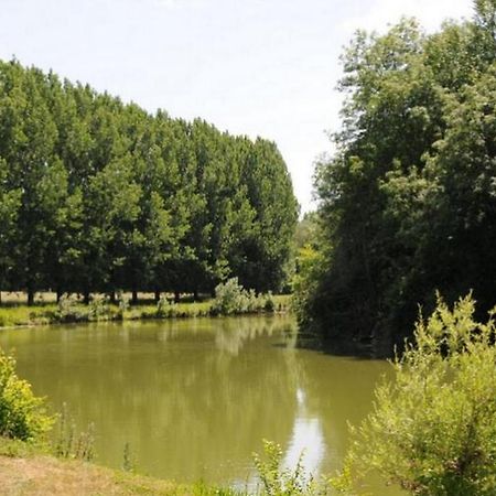 Camping Au Bord De L'Aisne Guignicourt Exterior foto