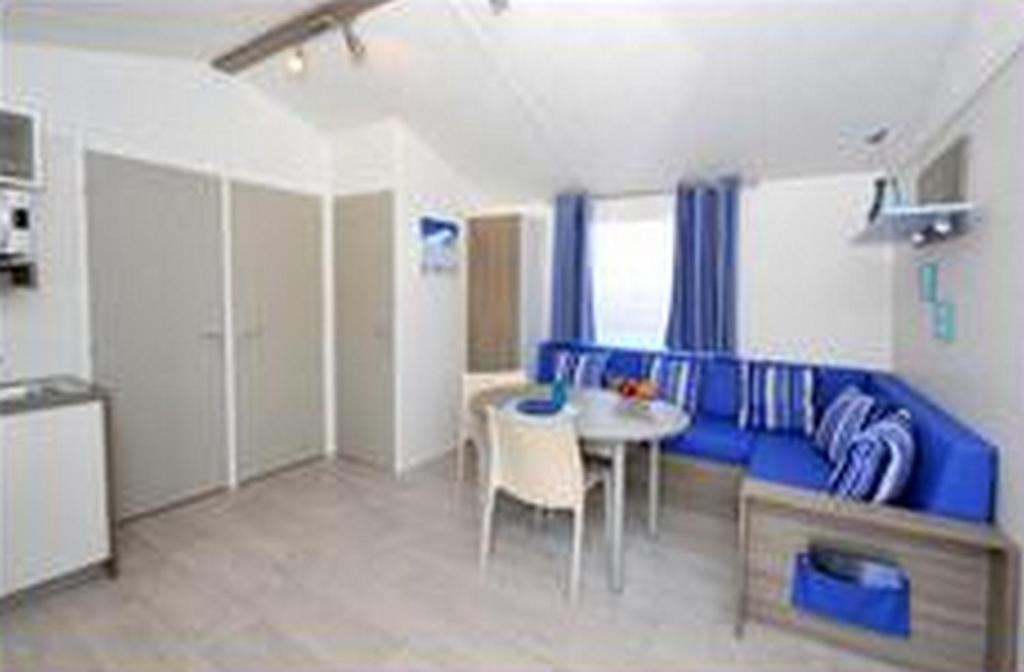 Camping Au Bord De L'Aisne Guignicourt Habitación foto