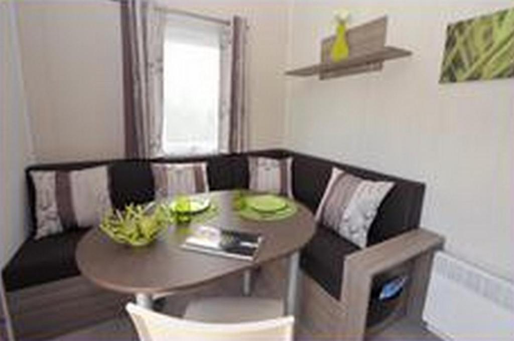 Camping Au Bord De L'Aisne Guignicourt Habitación foto